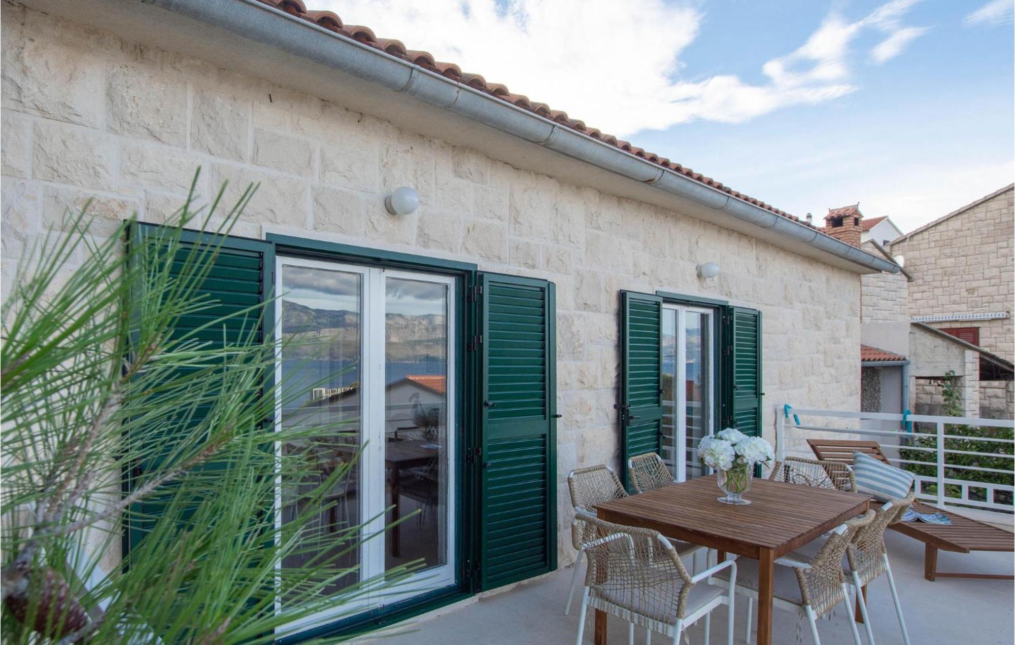 Cozy Home In Postira With Kitchen Kültér fotó